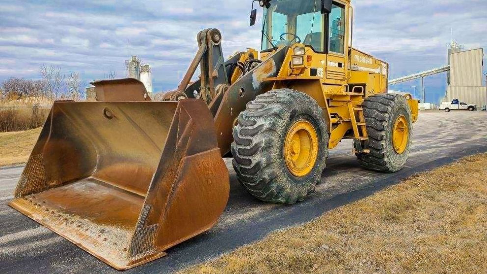 Equipment loader (3)