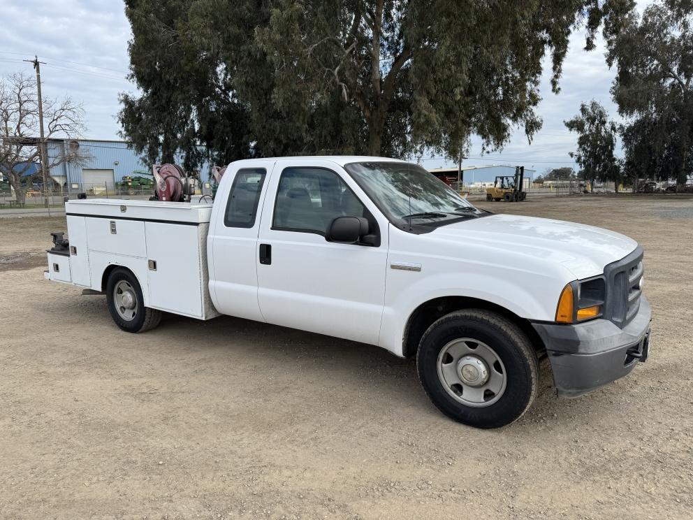 Image for 2005 Ford F-250 Extended Cab Service Truck