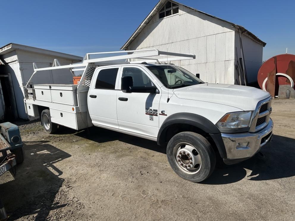 Image for 2017 Dodge 5500HD 4X4 Crew Cab Flatbed Truck