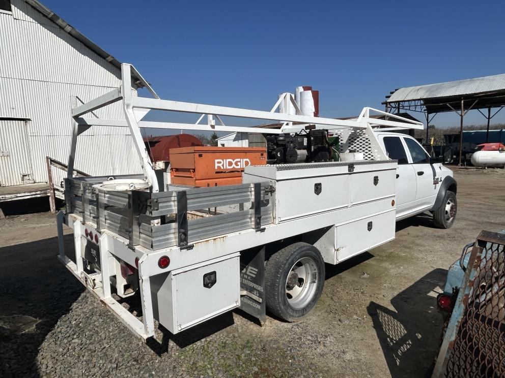 Image for 2017 Dodge 5500HD 4X4 Crew Cab Flatbed Truck
