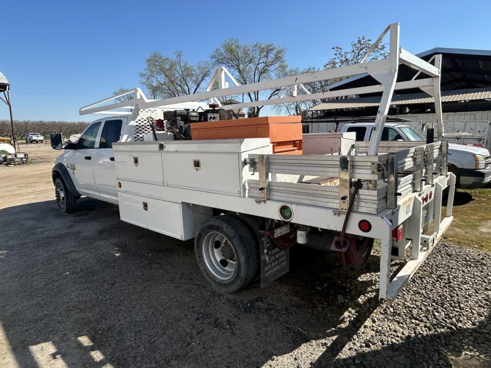 Image for 2017 Dodge 5500HD 4X4 Crew Cab Flatbed Truck