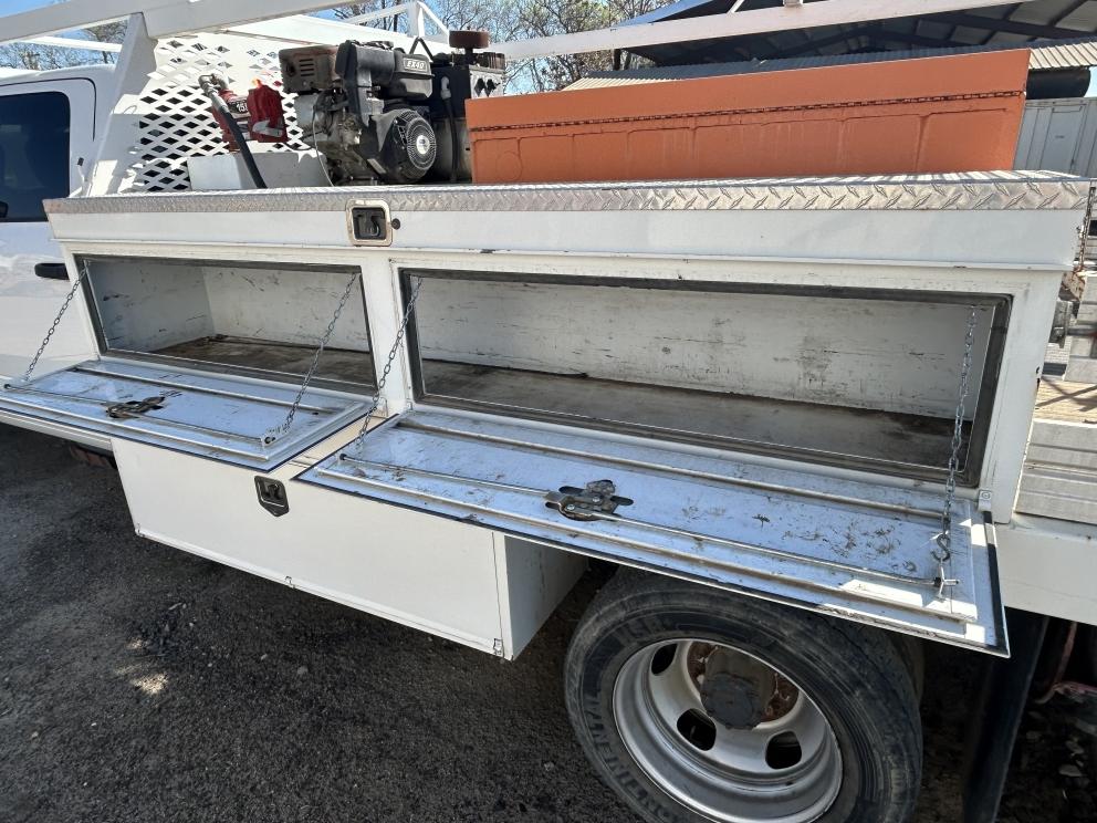Image for 2017 Dodge 5500HD 4X4 Crew Cab Flatbed Truck