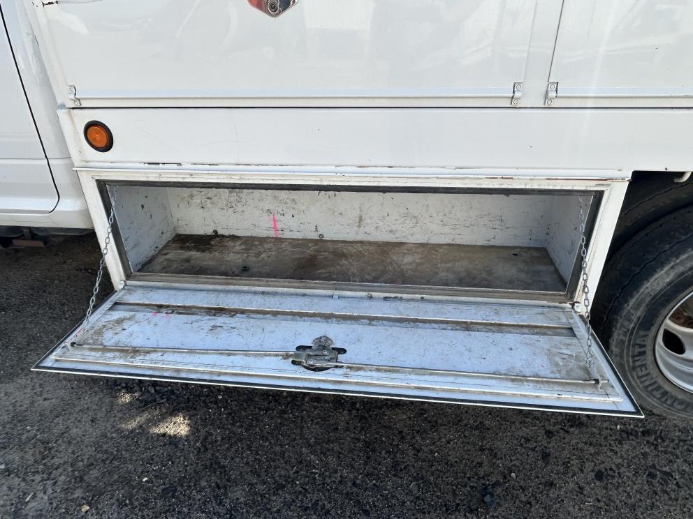 Image for 2017 Dodge 5500HD 4X4 Crew Cab Flatbed Truck