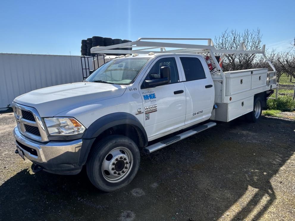 Image for 2016 Dodge 5500HD 4X4 Crew Cab Flatbed Truck