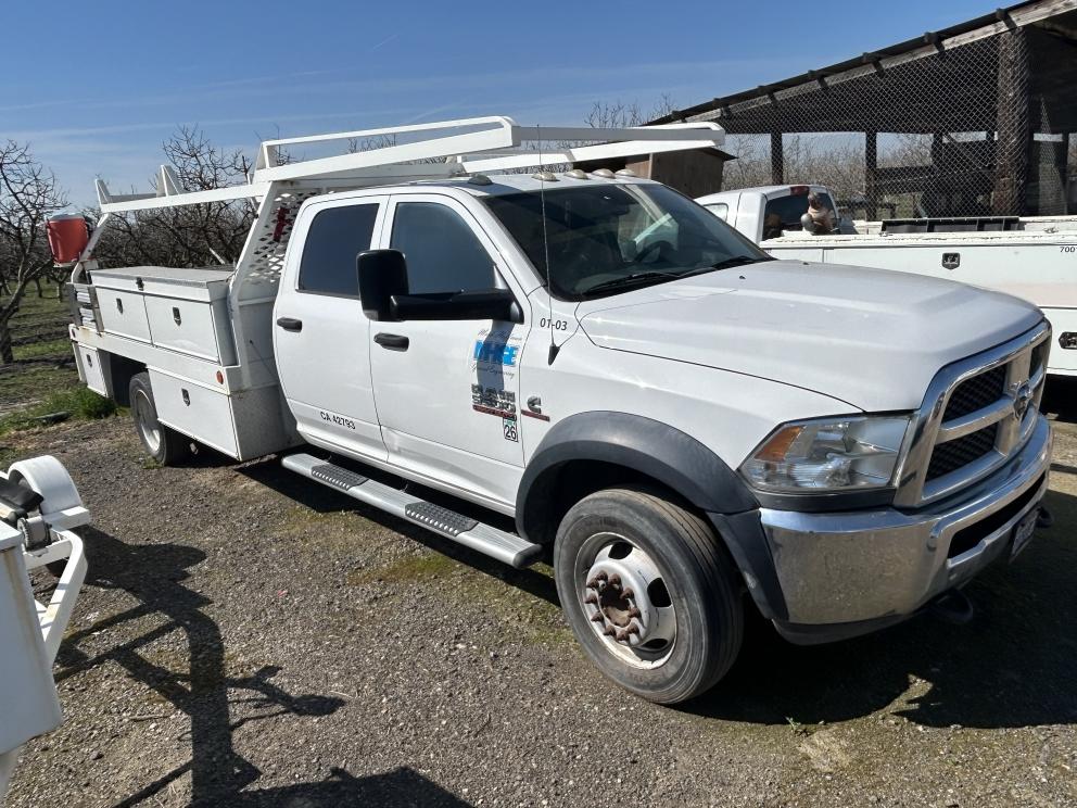 Image for 2016 Dodge 5500HD 4X4 Crew Cab Flatbed Truck