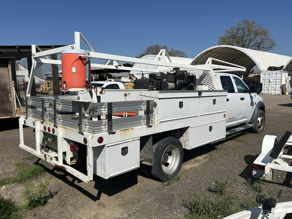 Image for 2016 Dodge 5500HD 4X4 Crew Cab Flatbed Truck