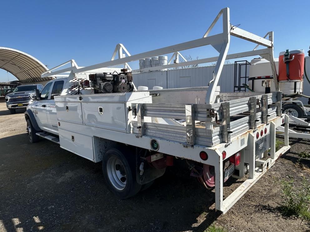 Image for 2016 Dodge 5500HD 4X4 Crew Cab Flatbed Truck