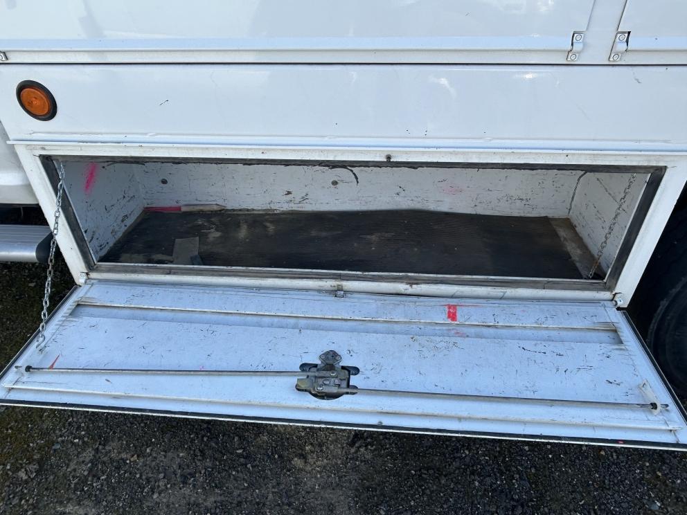 Image for 2016 Dodge 5500HD 4X4 Crew Cab Flatbed Truck