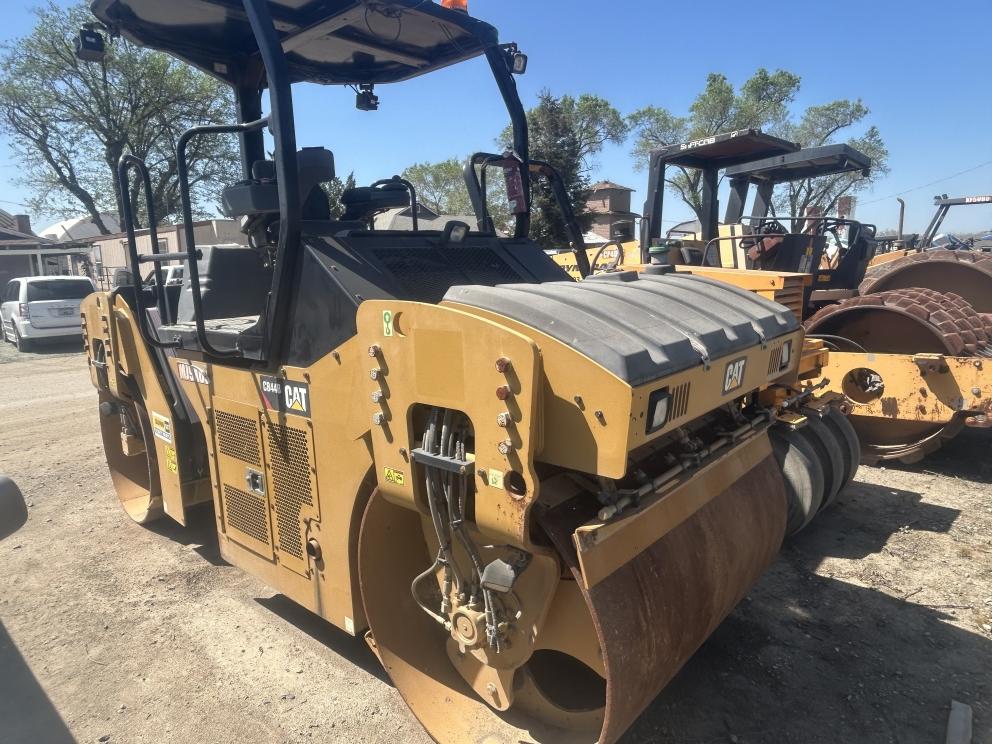 Image for 2015 Caterpillar CB44B Double Drum Roller