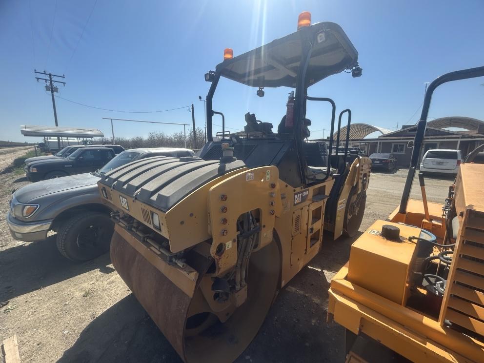 Image for 2015 Caterpillar CB44B Double Drum Roller