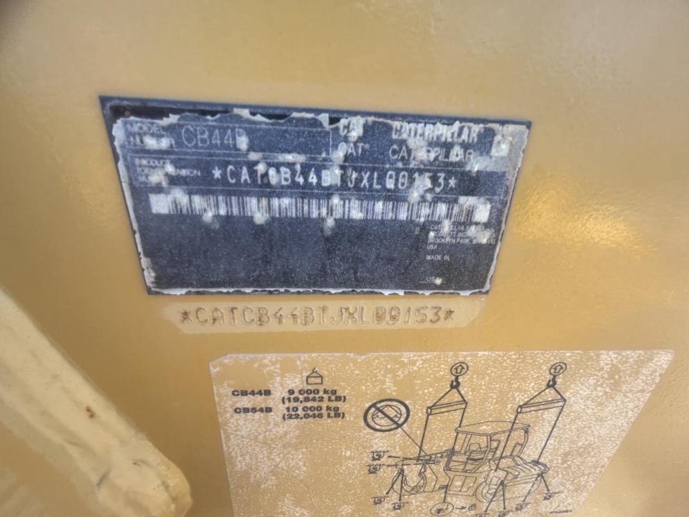 Image for 2015 Caterpillar CB44B Double Drum Roller
