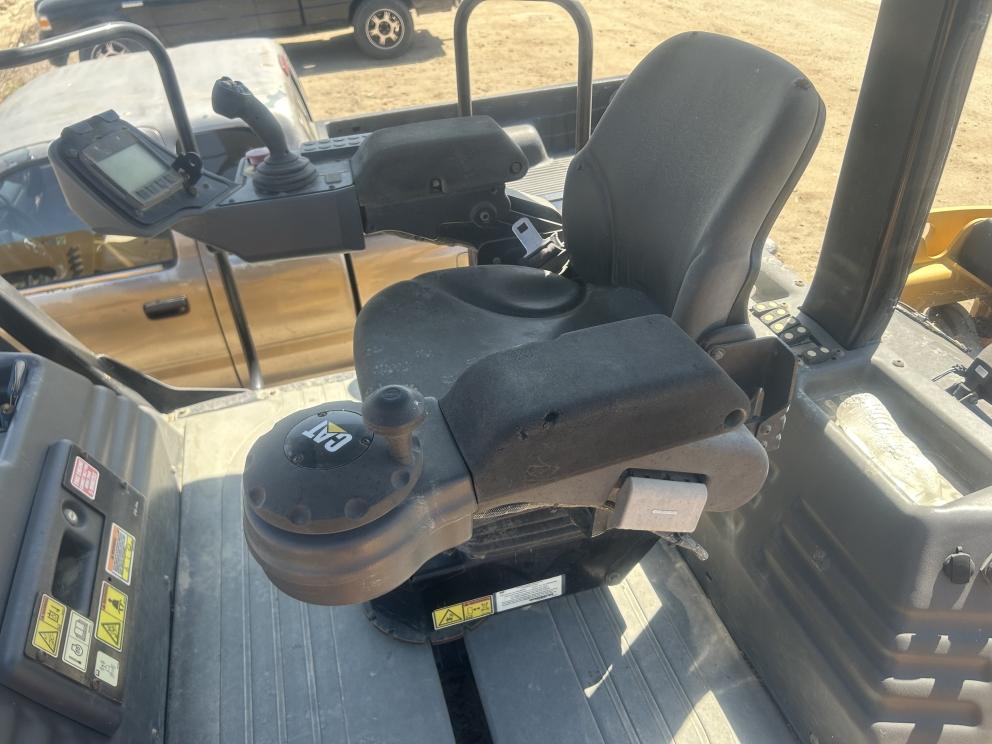 Image for 2015 Caterpillar CB44B Double Drum Roller