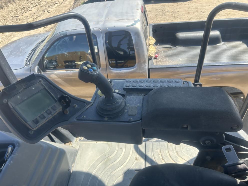Image for 2015 Caterpillar CB44B Double Drum Roller