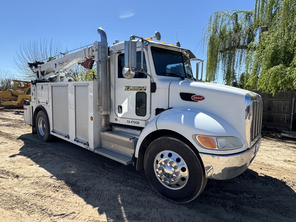 Image for 2013 Peterbilt 337 S/A Service Truck