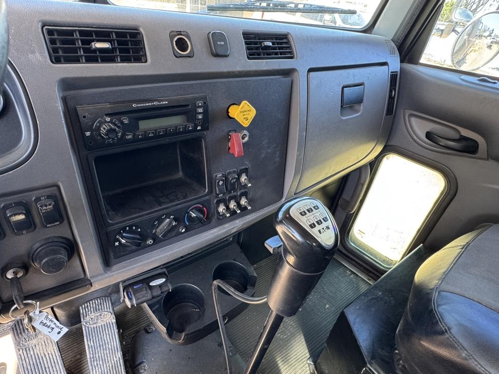 Image for 2013 Peterbilt 337 S/A Service Truck