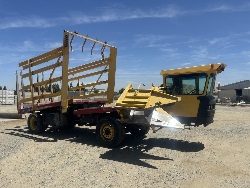 Image for 2011 New Holland H9880 Bale Wagon