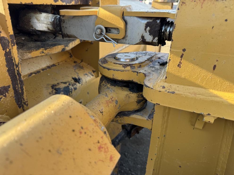 Image for 2012 Cat D6T XW