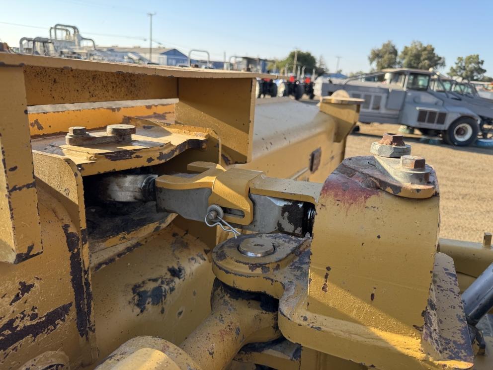 Image for 2012 Cat D6T XW