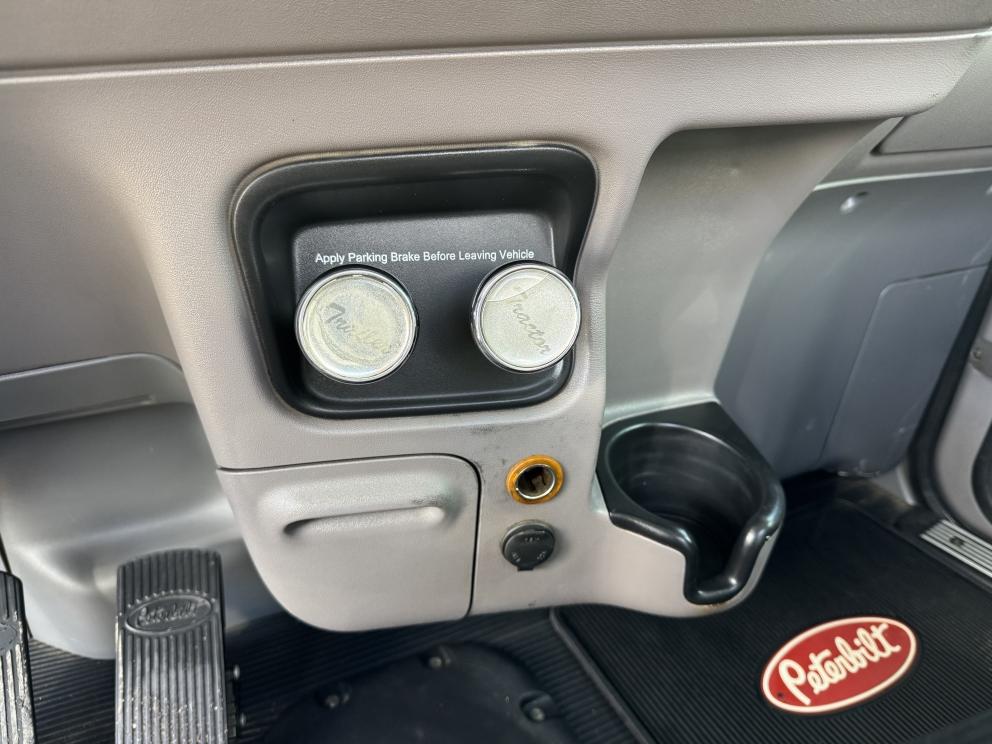 Image for 2016 Peterbilt 367 T/A Day Cab Heavy Haul Truck Tractor