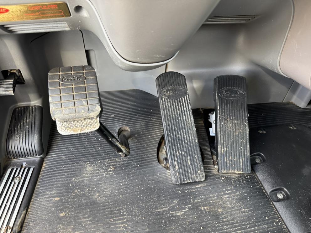 Image for 2016 Peterbilt 367 T/A Day Cab Heavy Haul Truck Tractor