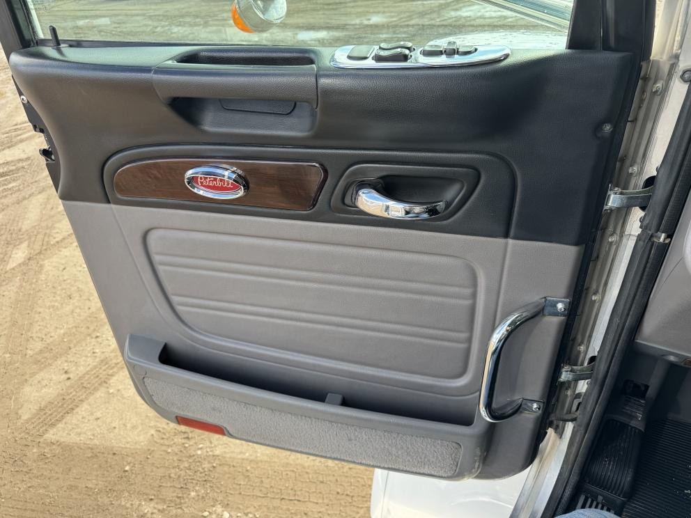 Image for 2016 Peterbilt 367 T/A Day Cab Heavy Haul Truck Tractor