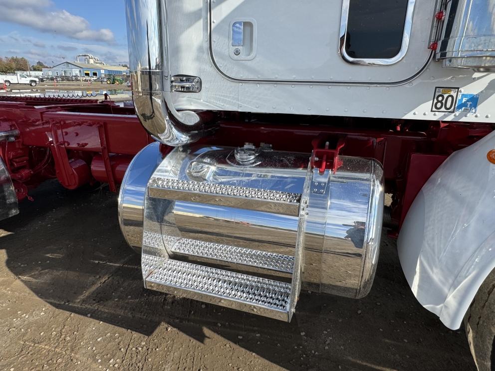 Image for 2016 Peterbilt 367 T/A Day Cab Heavy Haul Truck Tractor