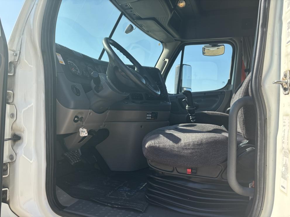 Image for 2016 Freightliner Cascadia T/A Sleeper Truck