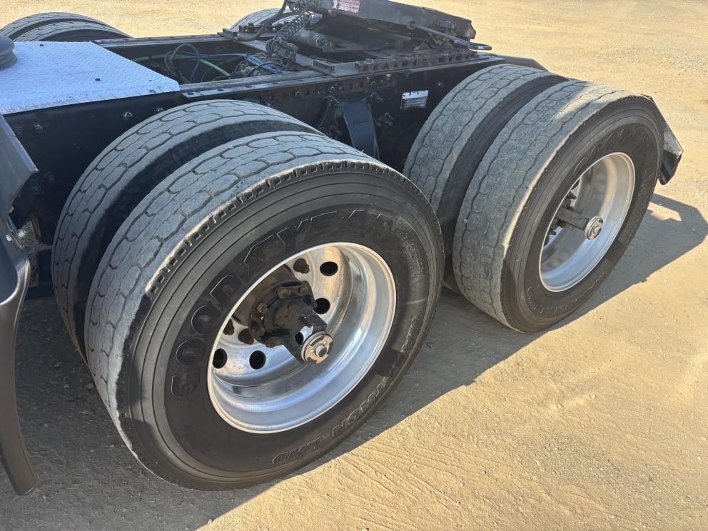 Image for 2016 Freightliner Cascadia T/A Sleeper Truck