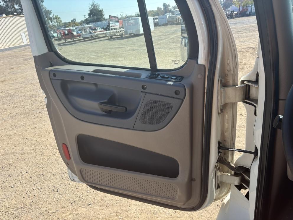 Image for 2016 Freightliner Cascadia T/A Sleeper Truck