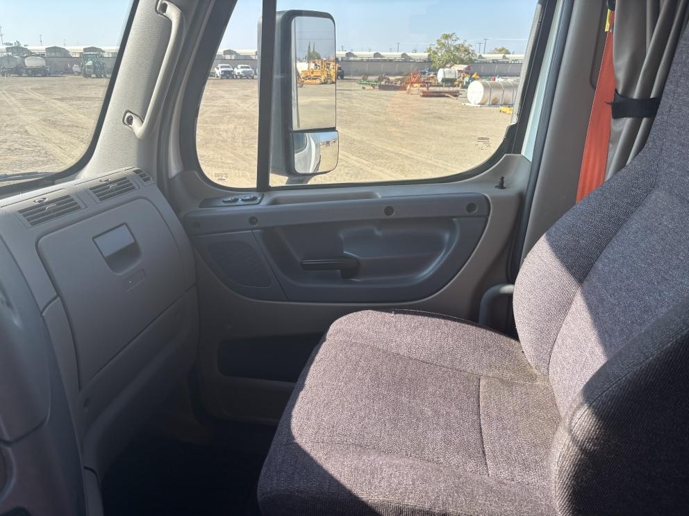 Image for 2016 Freightliner Cascadia T/A Sleeper Truck