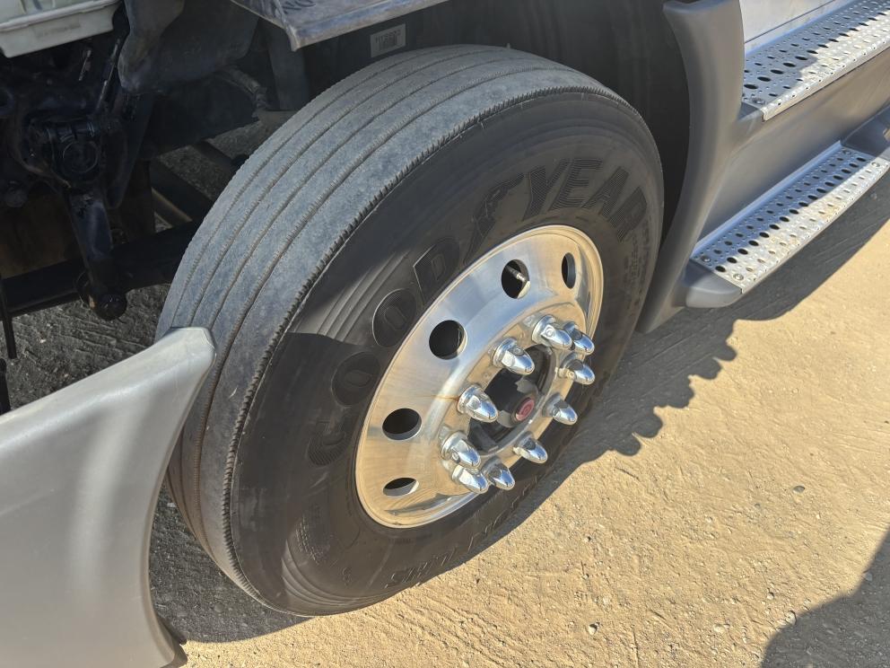 Image for 2016 Freightliner Cascadia T/A Sleeper Truck