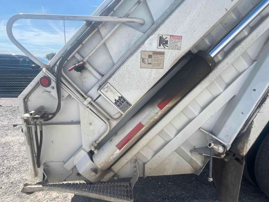 Image for 2005 Freightliner M2 20YD T/A Rear Load Refuse Truck, 20YD Pakmor Rearload, 2 Cart Tippers Installed