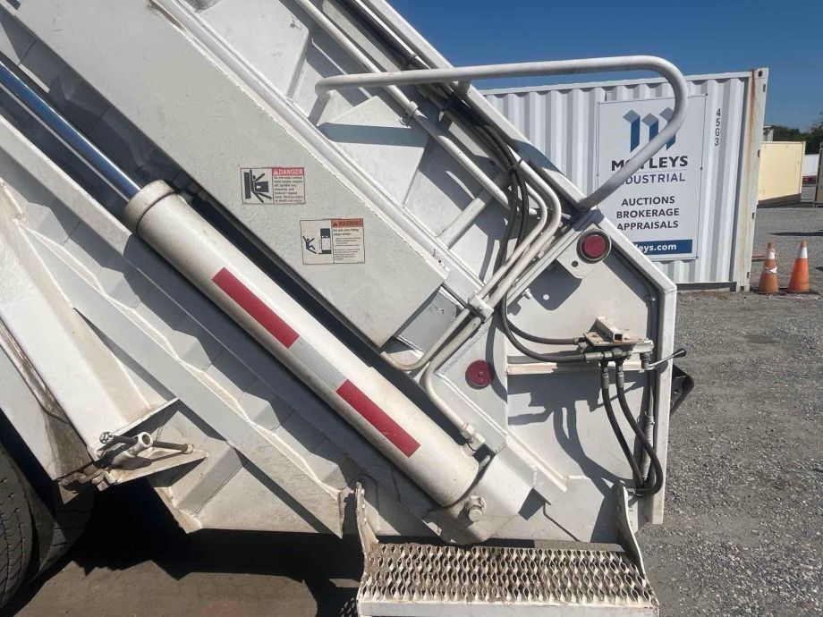 Image for 2005 Freightliner M2 20YD T/A Rear Load Refuse Truck, 20YD Pakmor Rearload, 2 Cart Tippers Installed