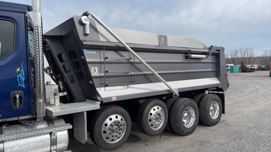 Image for 2025 Western Star 47X Quad Axle Dump Truck, Miles 28,462, 16’ Dump Bed, Hydraulic Dump Bed Door