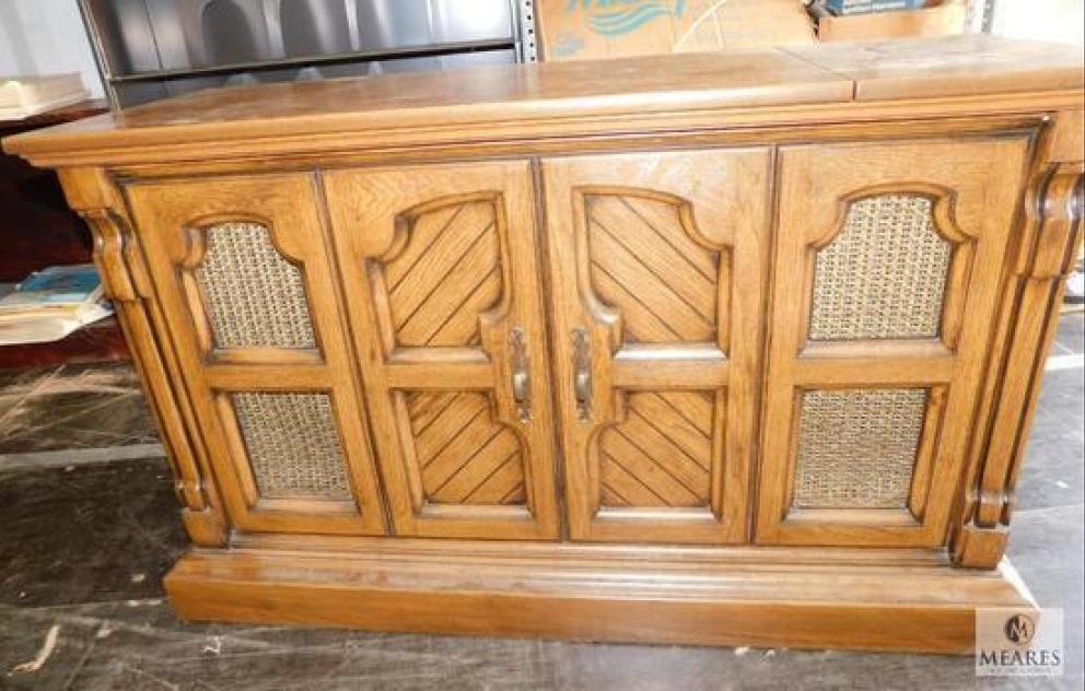 Image for Estate of Larry Case Hangar Contents