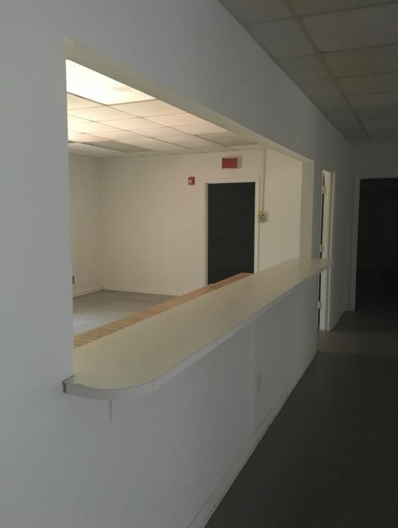 Carithers-largeroom-servewindow