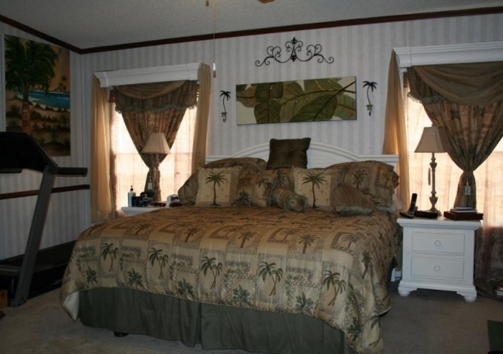 8.master bedroom main house  (640x450)
