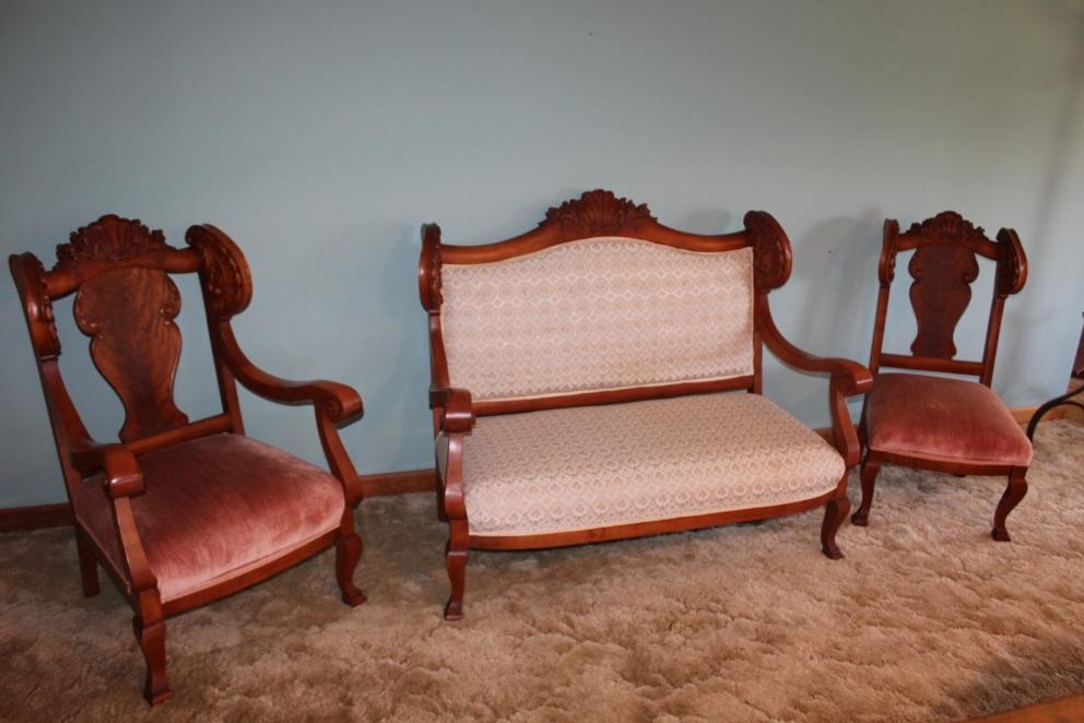 Image for Antiques and Collectibles - glassware and furniture (18-131)